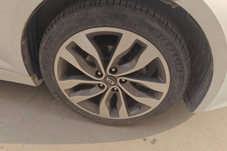 Used Kia K5 2015 2.0L Automatic Special Right Front Wheel Hub