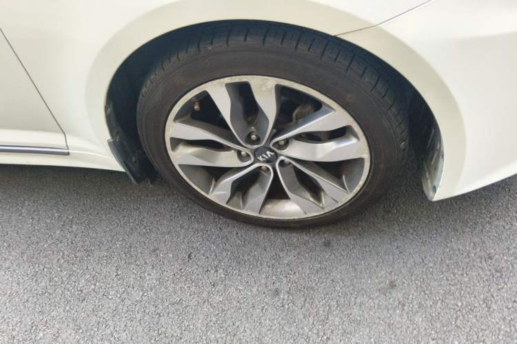 Used Kia K5 2015 2.0L Automatic LUX Right Front Wheel Hub