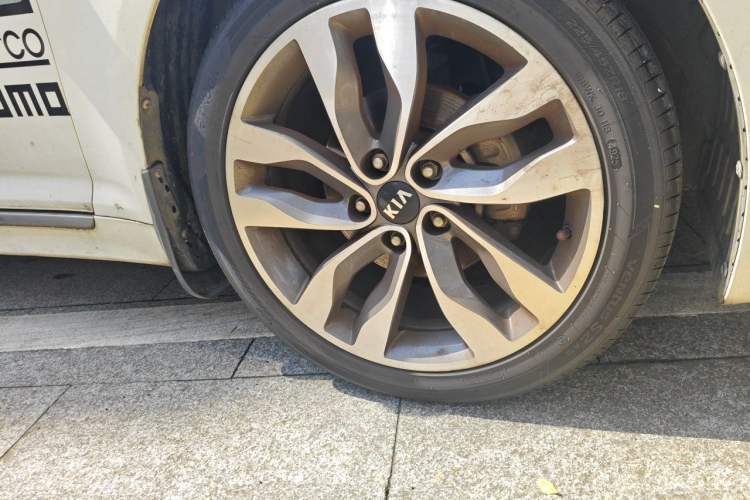Used Kia K5 2015 2.0L Automatic LUX Right Front Wheel Hub