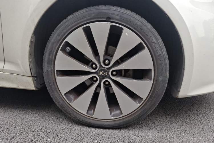 Used Kia K5 2015 2.0L Automatic GL Right Front Wheel Hub