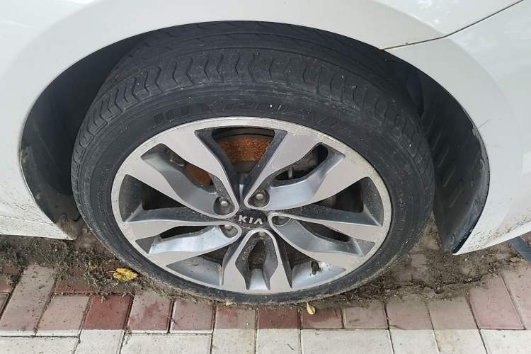 Used Kia K5 2015 2.0L Automatic LUX Right Front Wheel Hub