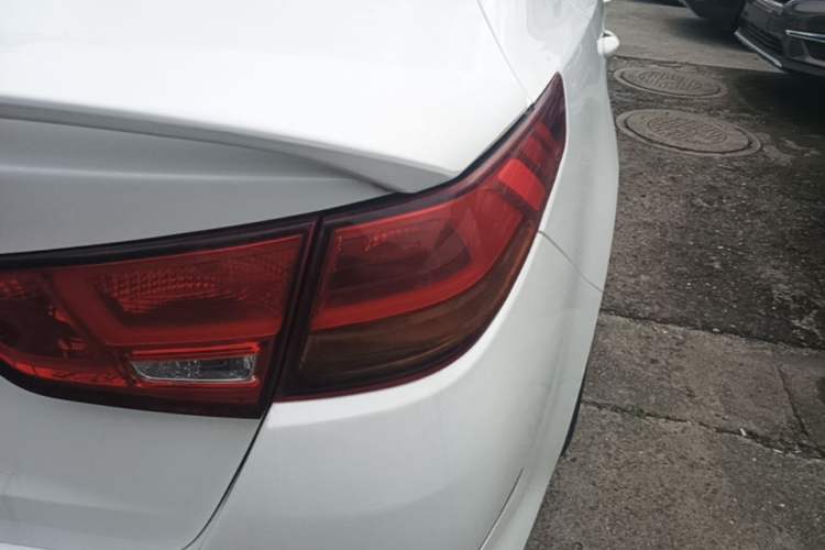 Used Kia K5 2015 2.0L Automatic GL Right Rear Taillight