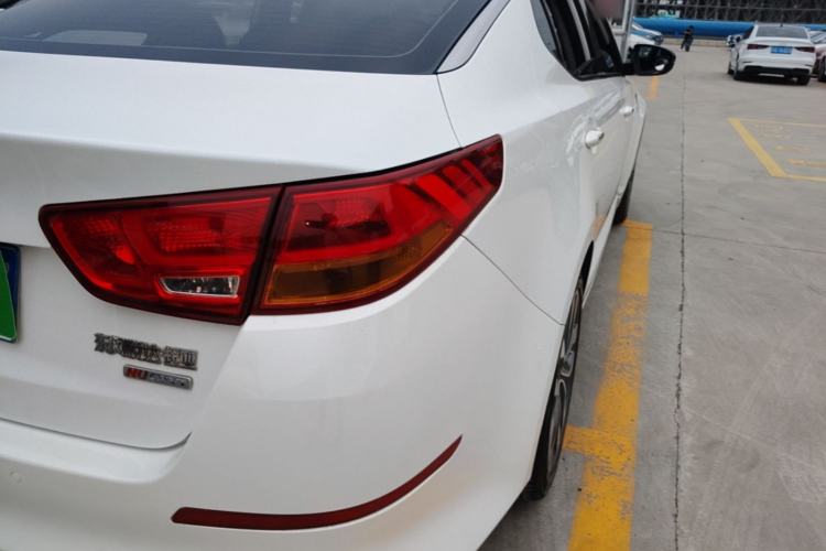 Used Kia K5 2015 2.0L Automatic LUX Right Rear Taillight