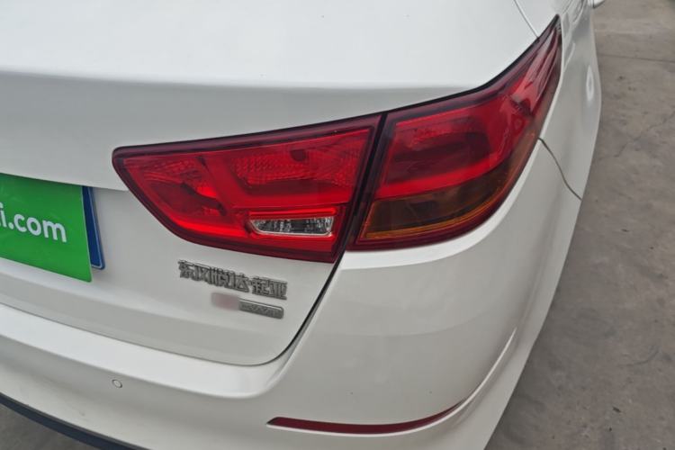 Used Kia K5 2015 2.0L Automatic LUX Right Rear Taillight