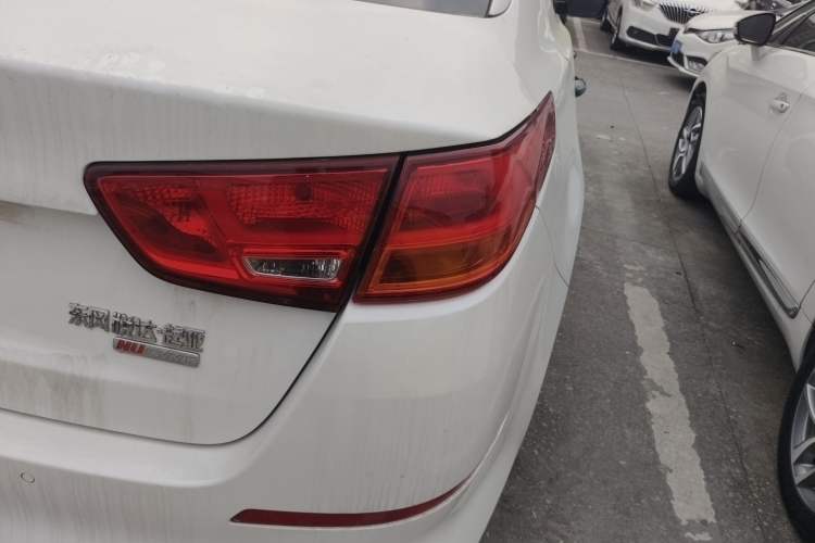 Used Kia K5 2015 2.0L Automatic GLS Right Rear Taillight