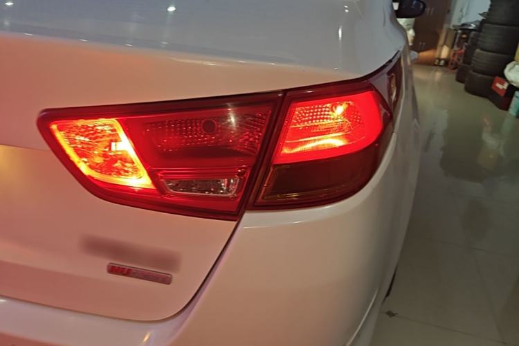 Used Kia K5 2015 2.0L Automatic GL Right Rear Taillight