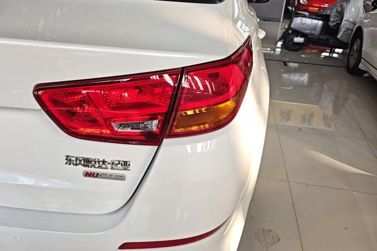 Used Kia K5 2015 2.0L Automatic GL Right Rear Taillight