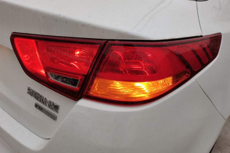 Used Kia K5 2015 2.0L Automatic LUX Right Rear Taillight
