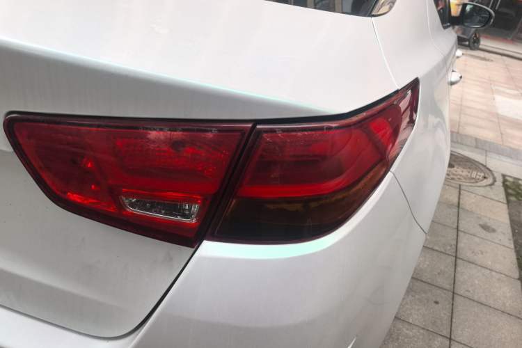 Used Kia K5 2015 2.0L Automatic LUX Right Rear Taillight