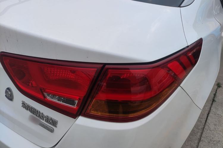 Used Kia K5 2015 2.0L Automatic LUX Right Rear Taillight