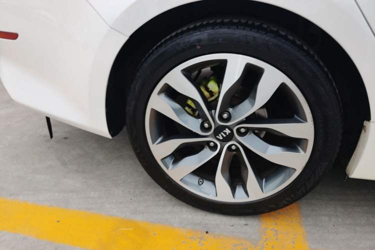 Used Kia K5 2015 2.0L Automatic LUX Right Rear Wheel Hub