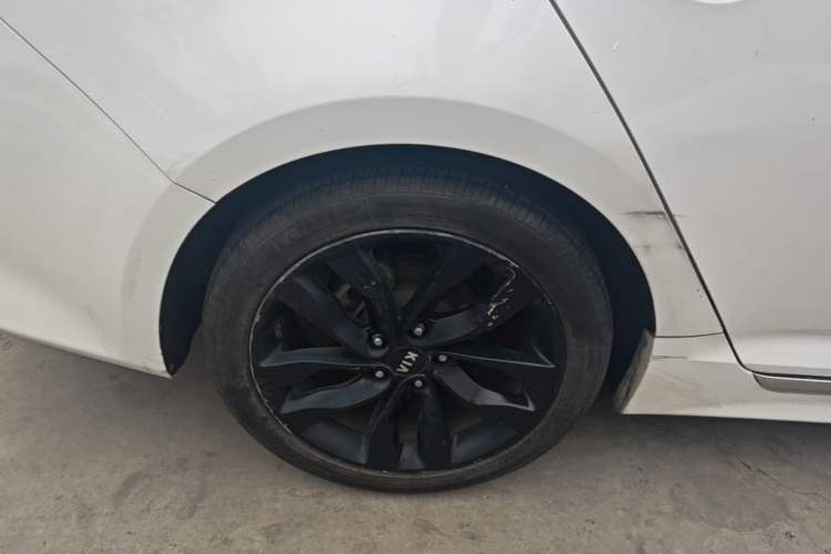 Used Kia K5 2015 2.0L Automatic LUX Right Rear Wheel Hub