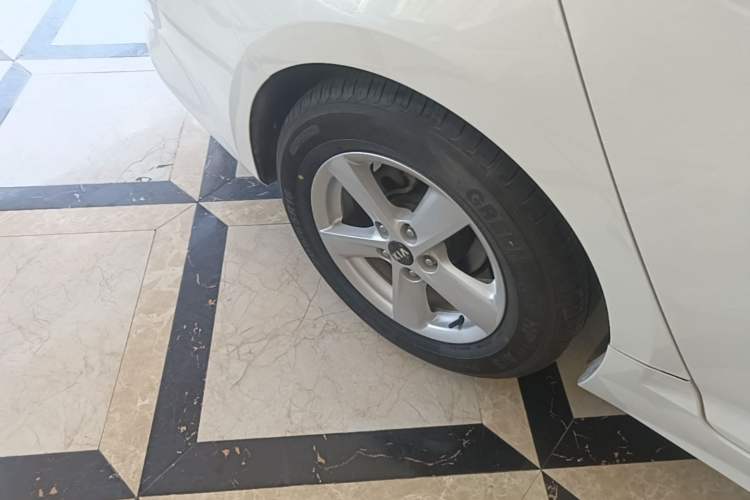 Used Kia K5 2015 2.0L Automatic GL Right Rear Wheel Hub