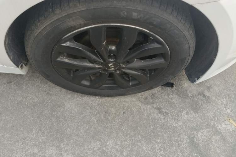 Used Kia K5 2015 2.0L Automatic GLS Right Rear Wheel Hub