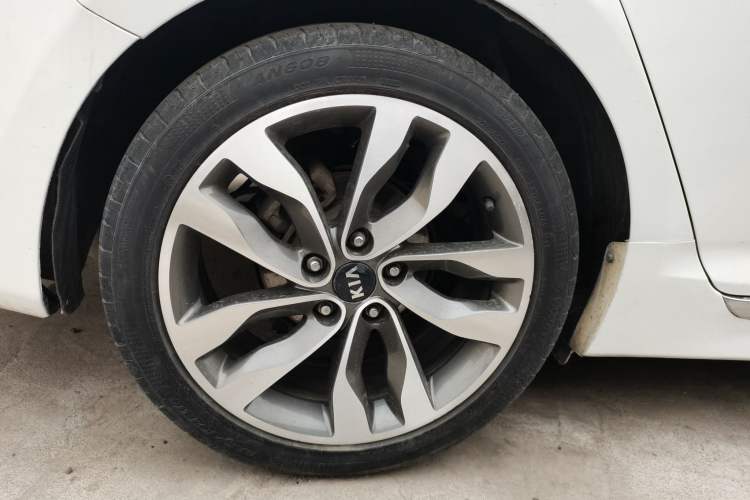 Used Kia K5 2015 2.0L Automatic LUX Right Rear Wheel Hub