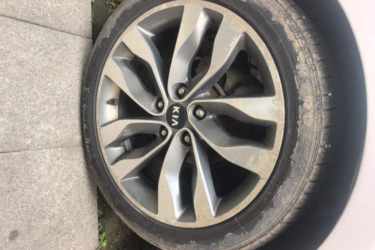 Used Kia K5 2015 2.0L Automatic LUX Right Rear Wheel Hub