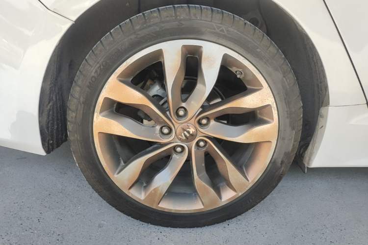 Used Kia K5 2015 2.0L Automatic LUX Right Rear Wheel Hub