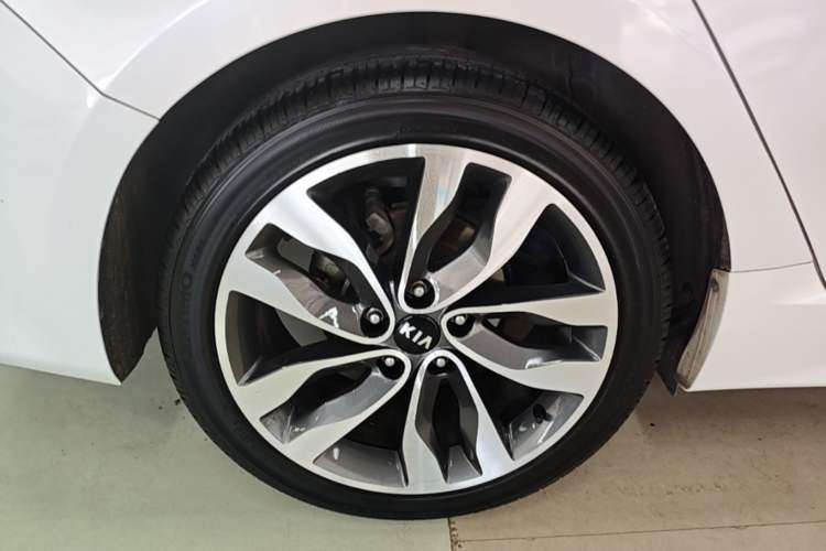 Used Kia K5 2015 2.0L Automatic LUX Right Rear Wheel Hub