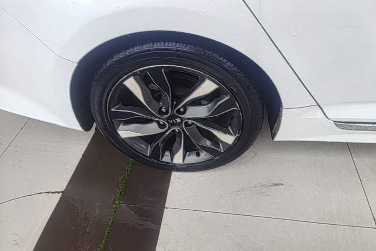 Used Kia K5 2015 2.0L Automatic LUX Right Rear Wheel Hub