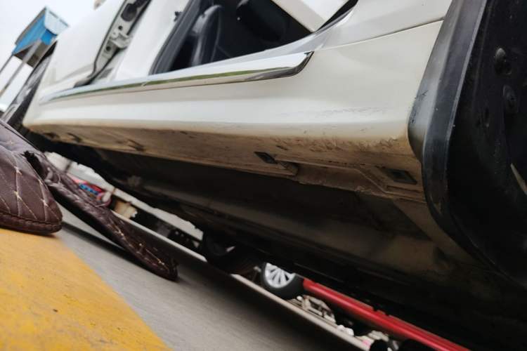 Used Kia K5 2015 2.0L Automatic LUX Right Side Sill