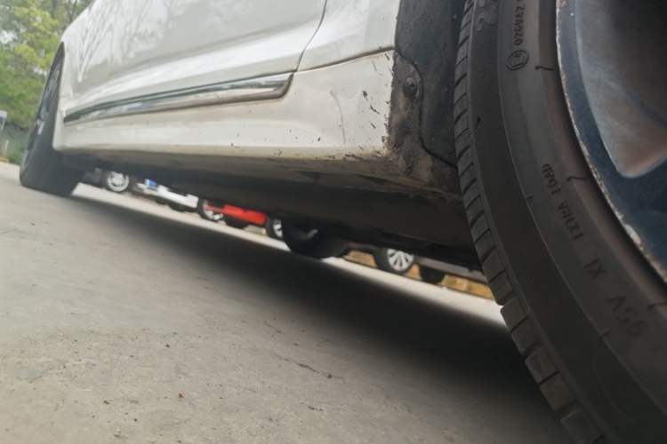 Used Kia K5 2015 2.0L Automatic LUX Right Side Sill
