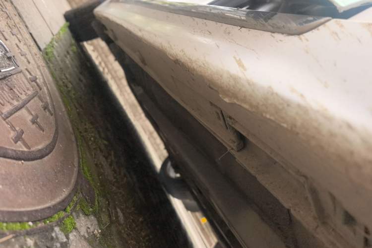 Used Kia K5 2015 2.0L Automatic LUX Right Side Sill