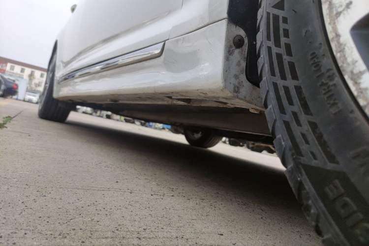 Used Kia K5 2015 2.0L Automatic LUX Right Side Sill
