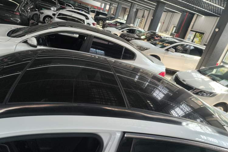 Used Kia K5 2015 2.0L Automatic LUX Roof