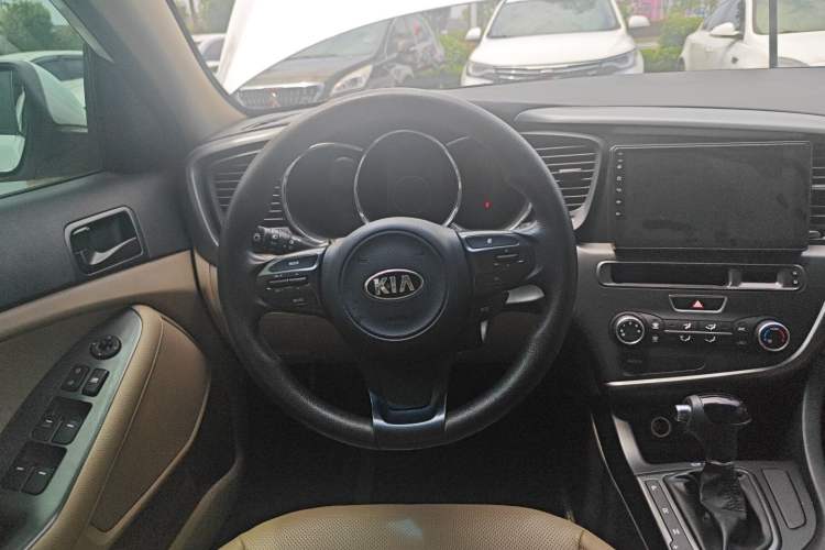 Used Kia K5 2015 2.0L Automatic GL Steering Wheel