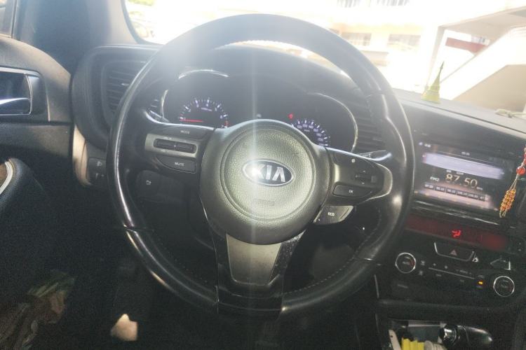 Used Kia K5 2015 2.0L Automatic LUX Steering Wheel