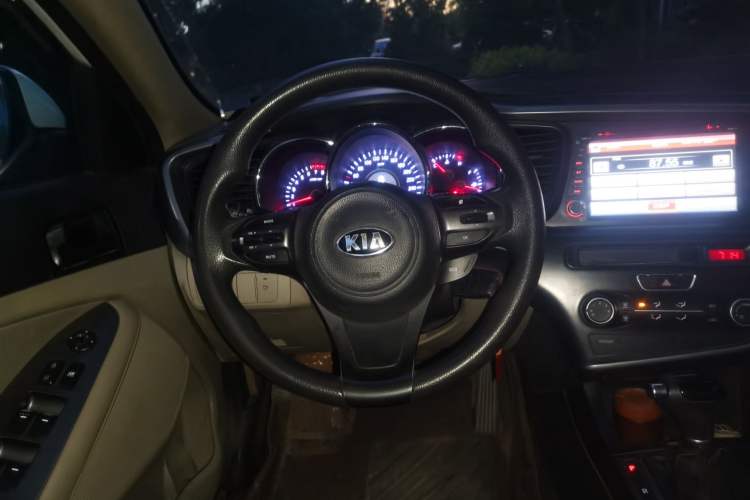Used Kia K5 2015 2.0L Automatic GL Steering Wheel