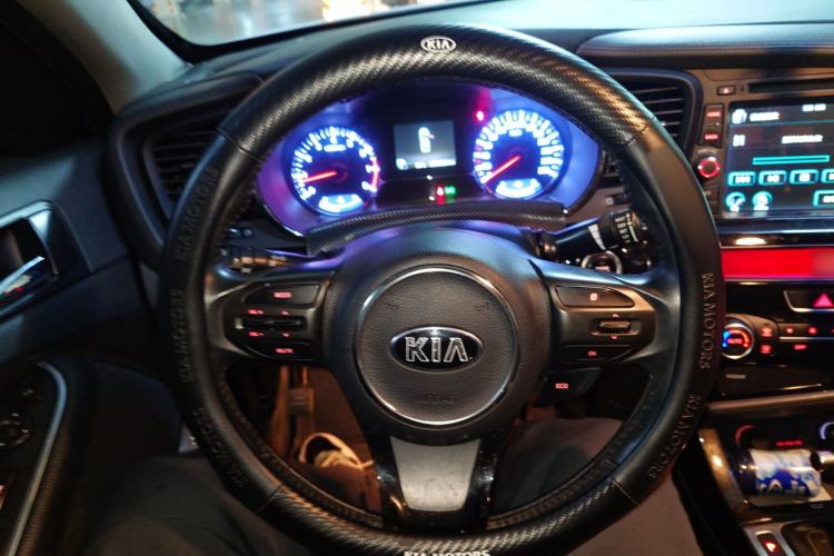 Used Kia K5 2015 2.0L Automatic LUX Steering Wheel