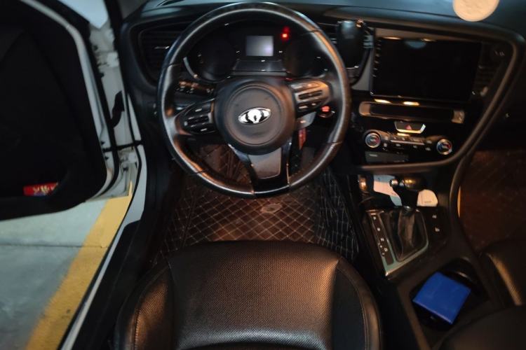 Used Kia K5 2015 2.0L Automatic LUX Steering Wheel