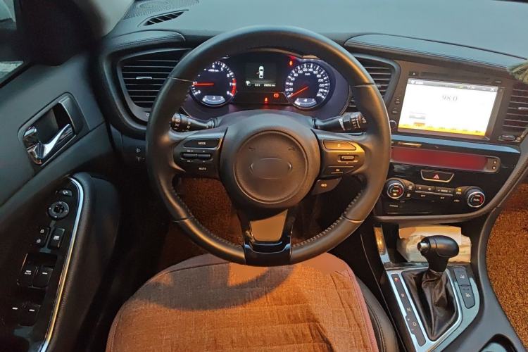 Used Kia K5 2015 2.0L Automatic LUX Steering Wheel