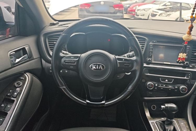 Used Kia K5 2015 2.0L Automatic LUX Steering Wheel