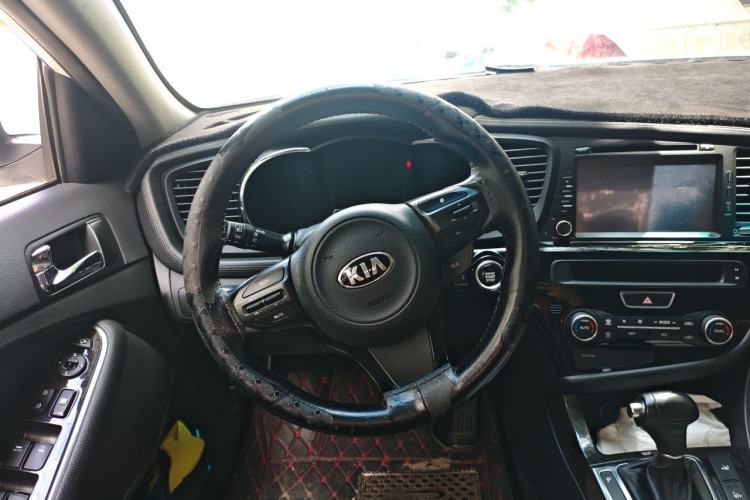 Used Kia K5 2015 2.0L Automatic LUX Steering Wheel