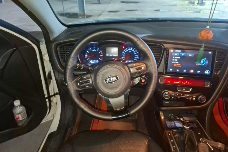 Used Kia K5 2015 2.0L Automatic LUX Steering Wheel