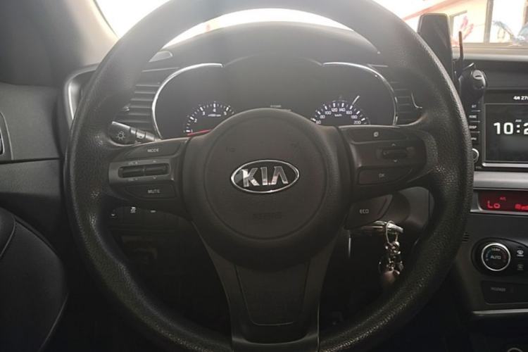 Used Kia K5 2015 2.0L Automatic GLS Steering Wheel