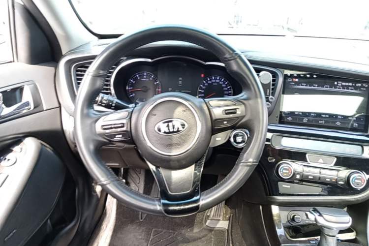 Used Kia K5 2015 2.0L Automatic LUX Steering Wheel