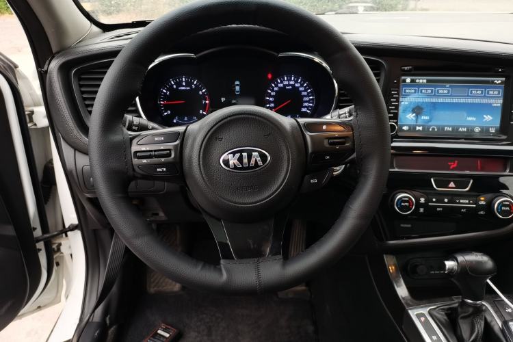 Used Kia K5 2015 2.0L Automatic LUX Steering Wheel