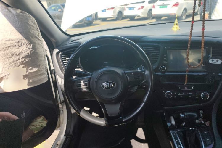 Used Kia K5 2015 2.0L Automatic LUX Steering Wheel