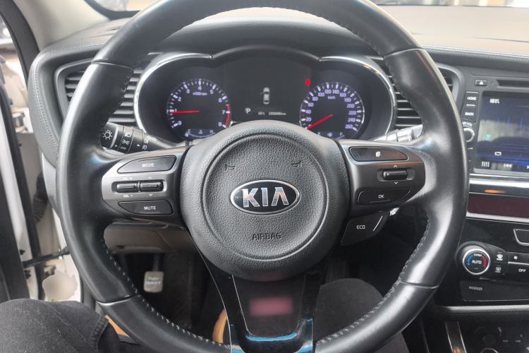 Used Kia K5 2015 2.0L Automatic LUX Steering Wheel