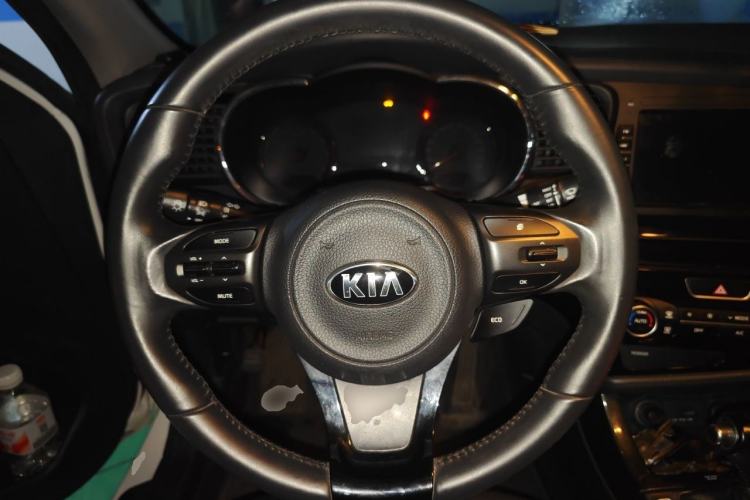 Used Kia K5 2015 2.0L Automatic LUX Steering Wheel