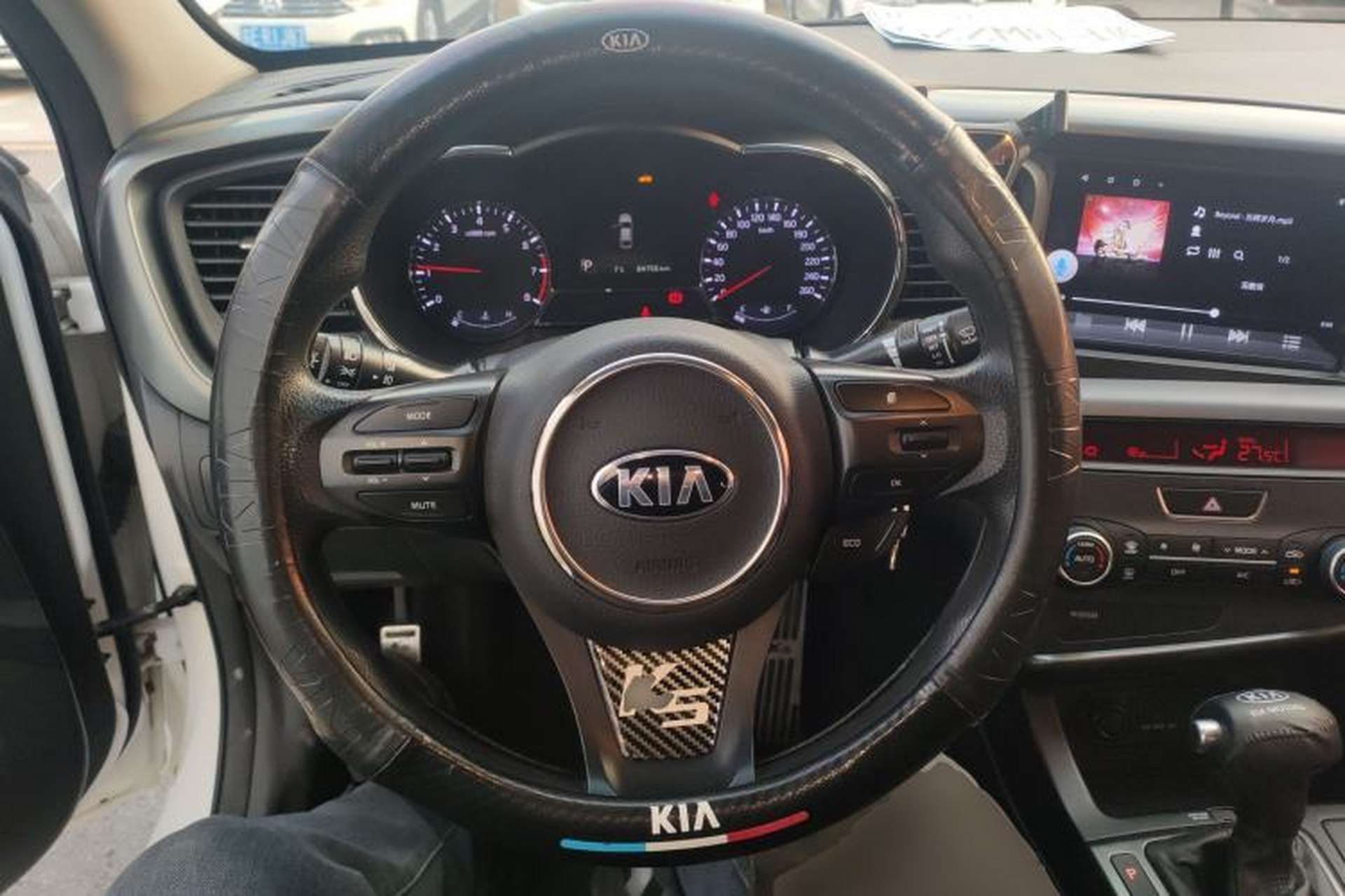 Used Kia K5 2015 2.0L Automatic GLS Steering Wheel