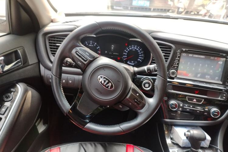 Used Kia K5 2015 2.0L Automatic LUX Steering Wheel
