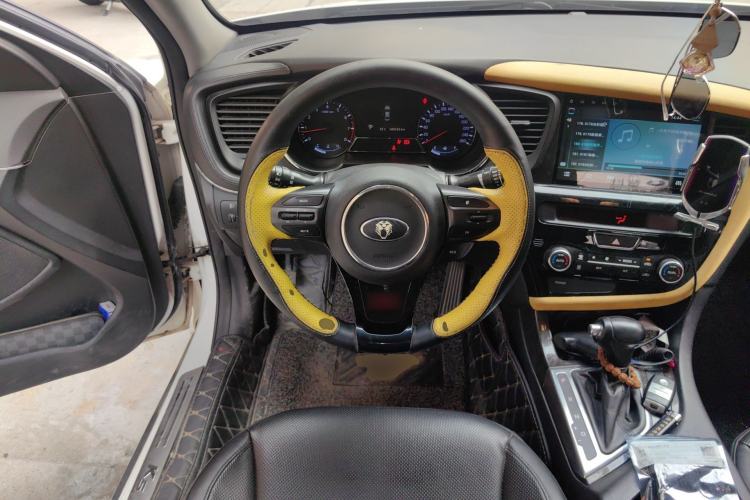Used Kia K5 2015 2.0L Automatic LUX Steering Wheel