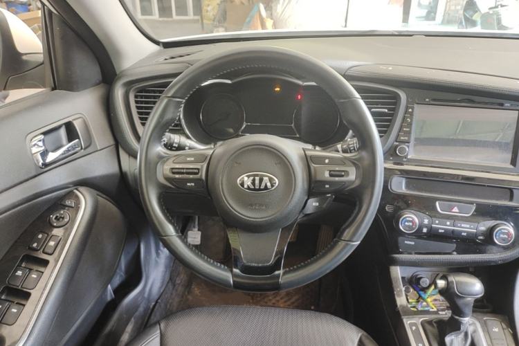 Used Kia K5 2015 2.0L Automatic LUX Steering Wheel