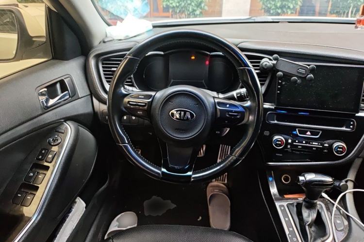 Used Kia K5 2015 2.0L Automatic LUX Steering Wheel