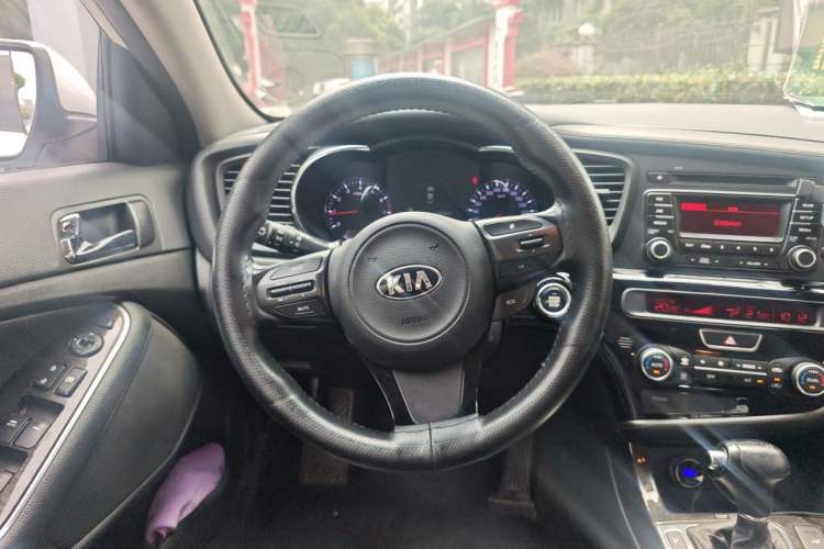 Used Kia K5 2015 2.0L Automatic LUX Steering Wheel