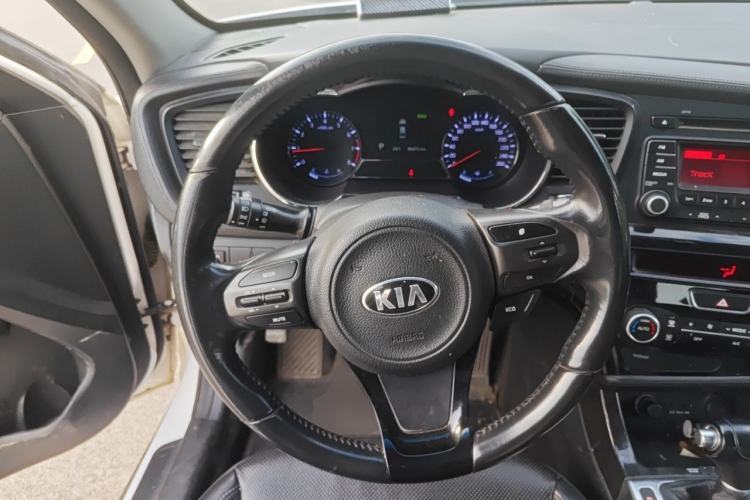 Used Kia K5 2015 2.0L Automatic LUX Steering Wheel